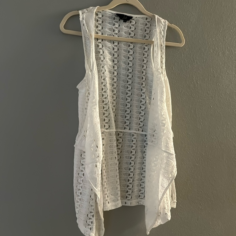 Jack by BB Dakota white shrug Med.